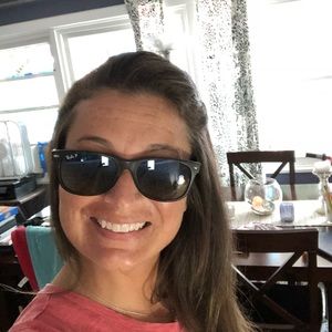 Meet your Posher, Monique